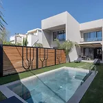 ヴィラ Jnv Luxury - Urban Oasis By Etouri ハニア