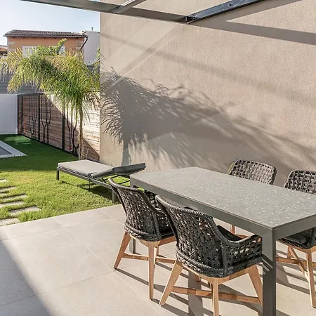 Jnv Luxury - Urban Oasis By Etouri *