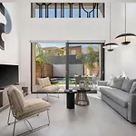 Jnv Luxury - Urban Oasis By Etouri