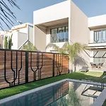 Jnv Luxury - Urban Oasis By Etouri Villa