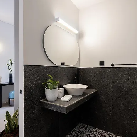 Jnv Luxury - Urban Oasis By Etouri ハニア